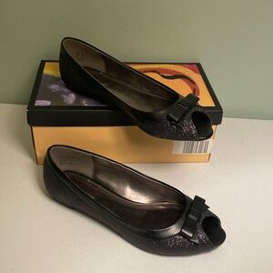 Fioni Women’s Open Toe Glittery Flats